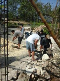 Kerja Bakti Warga Dusun Tenggaran di Area Pembangunan Masjid Al Ikhlas