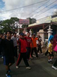 Memperingati Hari Pahlawan, GUYUPP Dusun Plumbungan Gelar Jalan Sehat